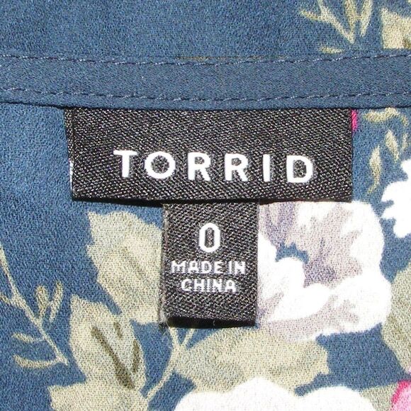 TORRID Lexie Tunic, 0/L, Navy Blue, Floral, Hi-Low Ruffle, Short sleeves, Scoop - Picture 5 of 12